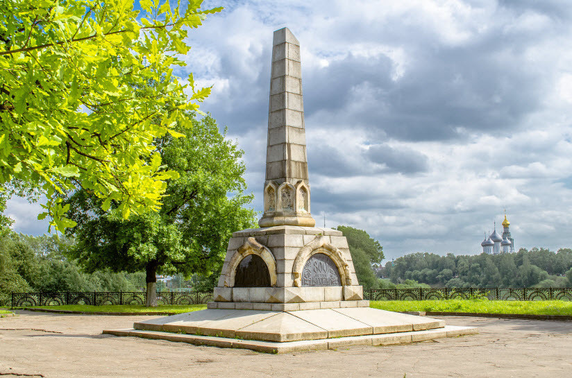 Памятник в честь 800-летия города